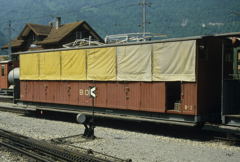 SPB - Personenwagen Nr.2 im Betriebsareal in Wilderswil im Juni 1985 .. Bild ab Dia