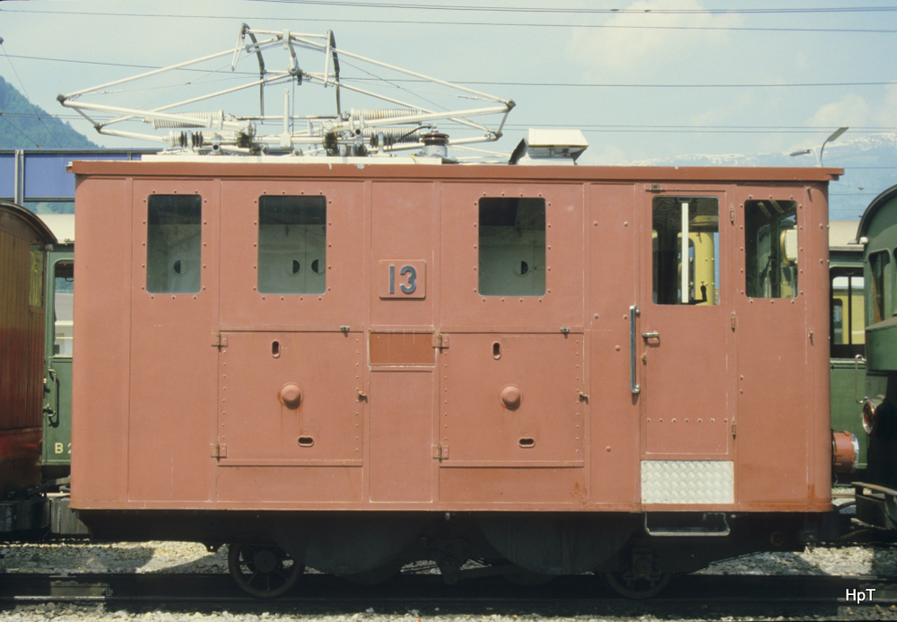 SPB - Zahnradlok He 2/2 13 im Betriebsareal in Wilderswil im Juni 1985 .. Bild ab Dia