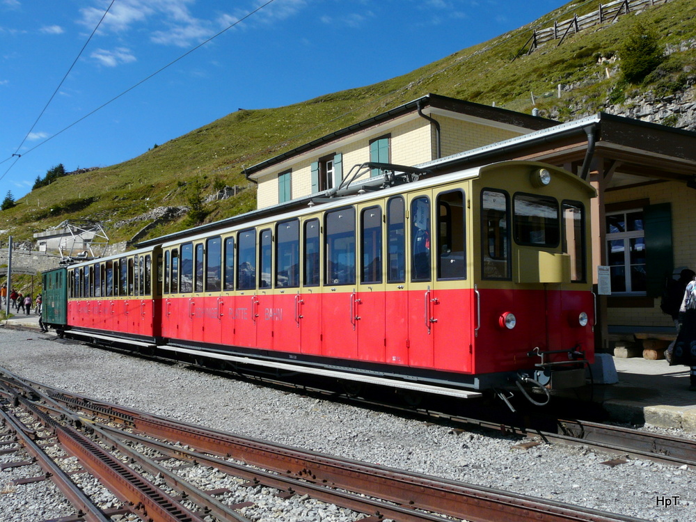 SPB - Zug in der Bergstation auf der Schynigen Platte am 14.09.2012