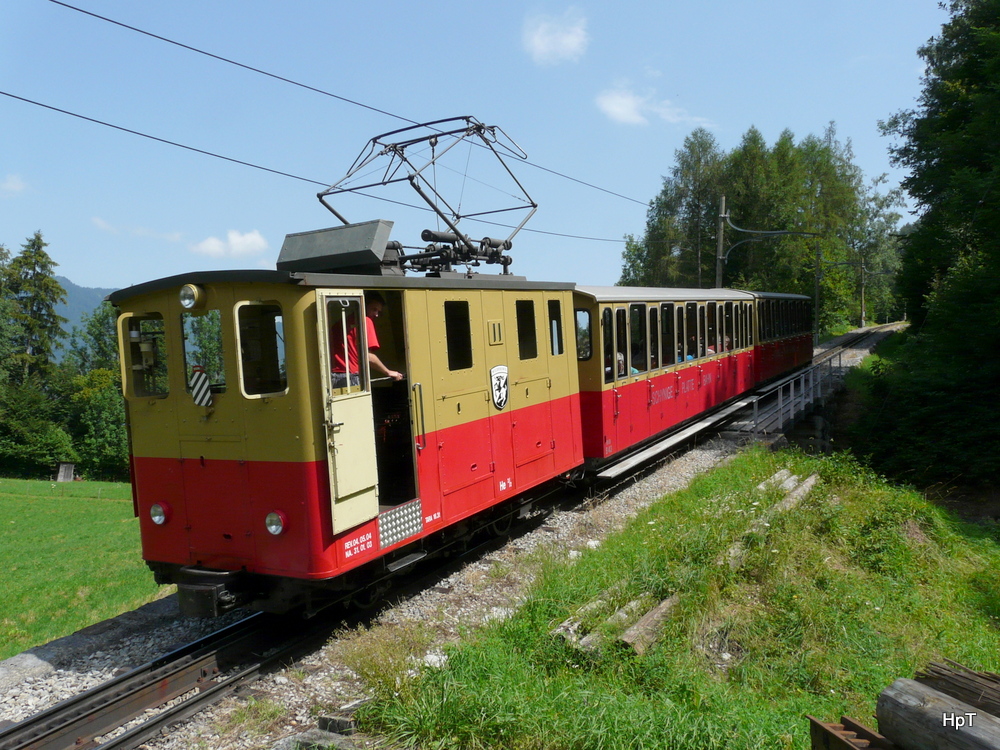 SPB - Zug mit der Lok He 2/2 11 unterwegs auf die Schynigen Platte bei Wilderswil am 03.08.2013
