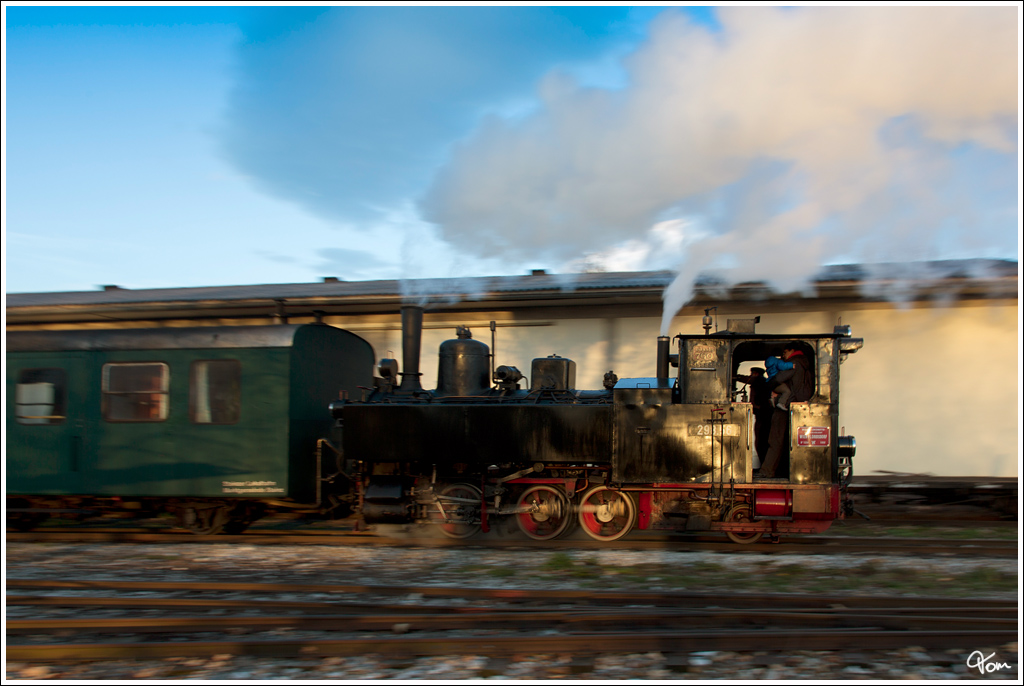 Speeeeed - Auf den Tag genau vor 120 Jahren wurde die Stainzerbahn erffnet. Aus diesem Grund gab es heute einen Jubilumszug mit der 298.56 von Stainz nach Preding und wieder retour. 
Stainz 26.11.2012 