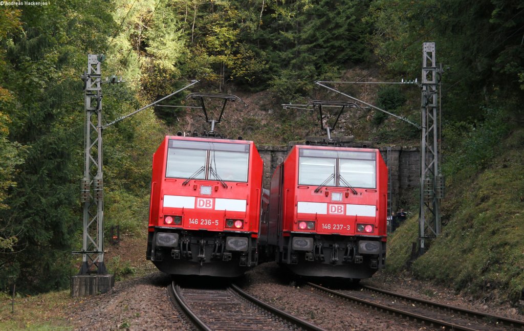 Sperrf 93161 (Triberg-km 61,8-Triberg) mit Schublok 146 236-5  Triberg  und RE 5310 (Kreuzlingen-Karlsruhe Hbf) mit Schublok 146 237-3  Karlsruhe  am Gremmelsbachtunnel 6.10.12