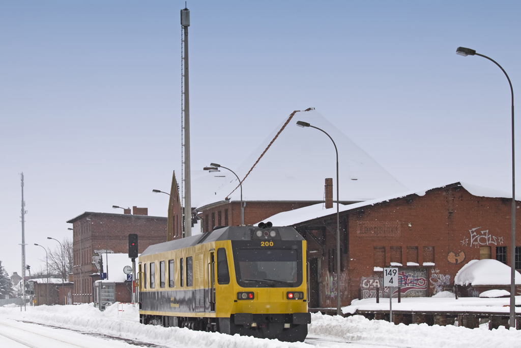 Sperry 200 wartet auf Fortsetzung der Messfahrt bis zum Hp Ueckermnde Stadthafen. - 16.02.2010
