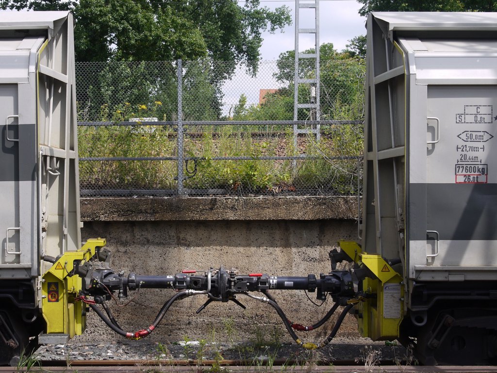Spezial-Kupplung zwischen den Wagen 2797 001 und 2797 002 am railadventure-Zug mit 139 558; Dresden Hbf., 15.07.2013
