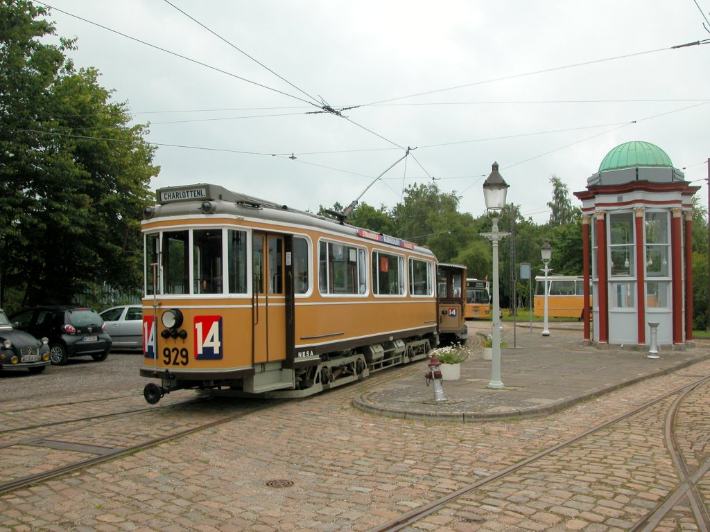 Sporvejsmuseet Skjoldenæsholm / Dänisches Strassenbahnmuseum Skjoldenaesholm: NESA Großraumtriebwagen 929 (ex-KS 555 (1934-35), ex-KS 617) am 7. Juli 2012.   