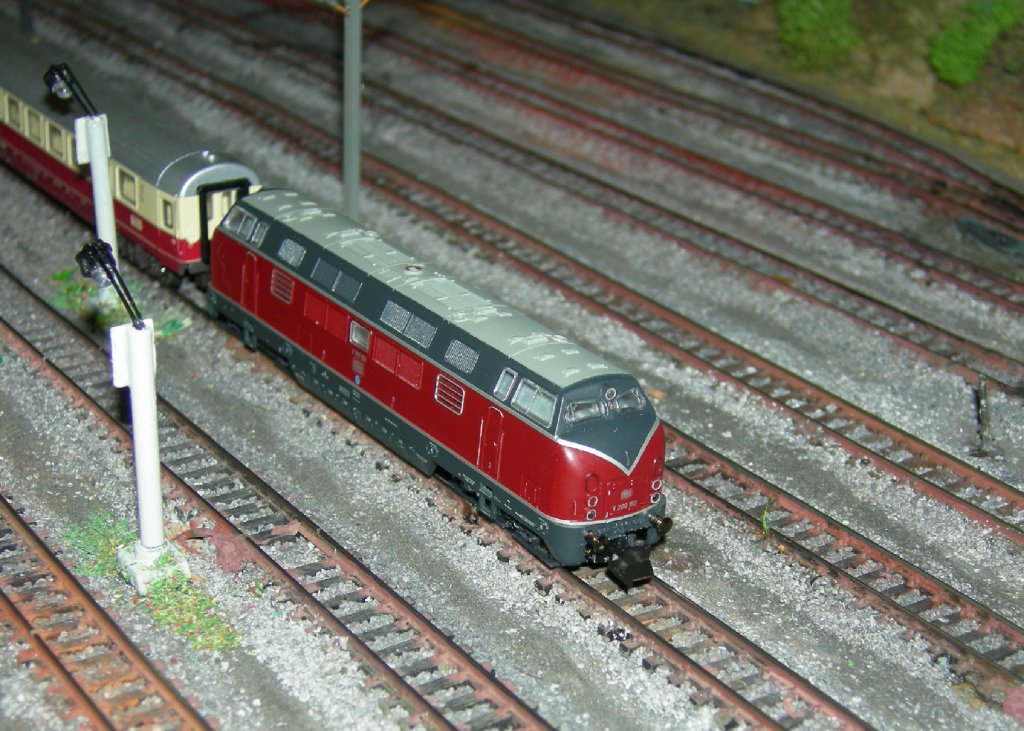 Spur N; V200,Betriebsnummer 200 150; Ep III; DB; Hersteller ist Minitrix.