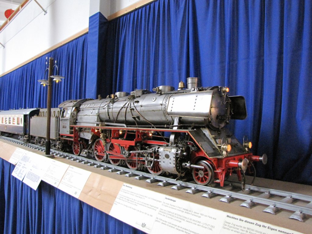 Spurweite 5 (127 mm) das Modell einer BR 41 in der Modellbahnaussteluung in Wiehe (Thringen )in der von Weimar. hier sind noch andere tolle Modellbahnen zu sehen , ein Besuch der lohnt.auch eine alternative zu Loxx (Berlin)und der Miniaturwelt in Hamburg.