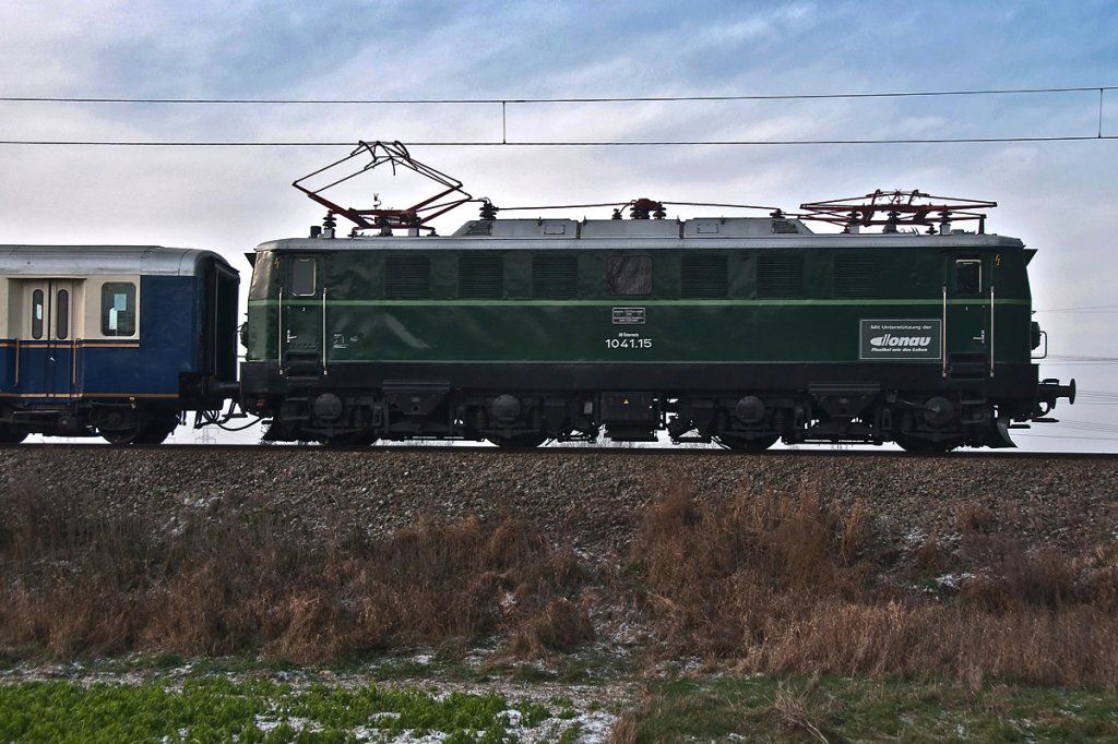 SR 17954 mit 1041.15, unterwegs von Wien FJB nach Retz. Die Aufnahme enstand kurz nach Stockerau, am 08.12.2012.