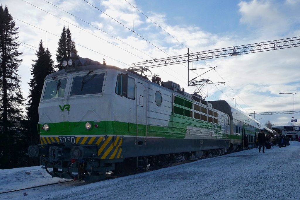 Sr1 3030 im aktuellen VR-Anstrich in Kuopio, Finnland, 08.3.13 

Warum kommen Fotowolken nicht, wenn man sie mal braucht?