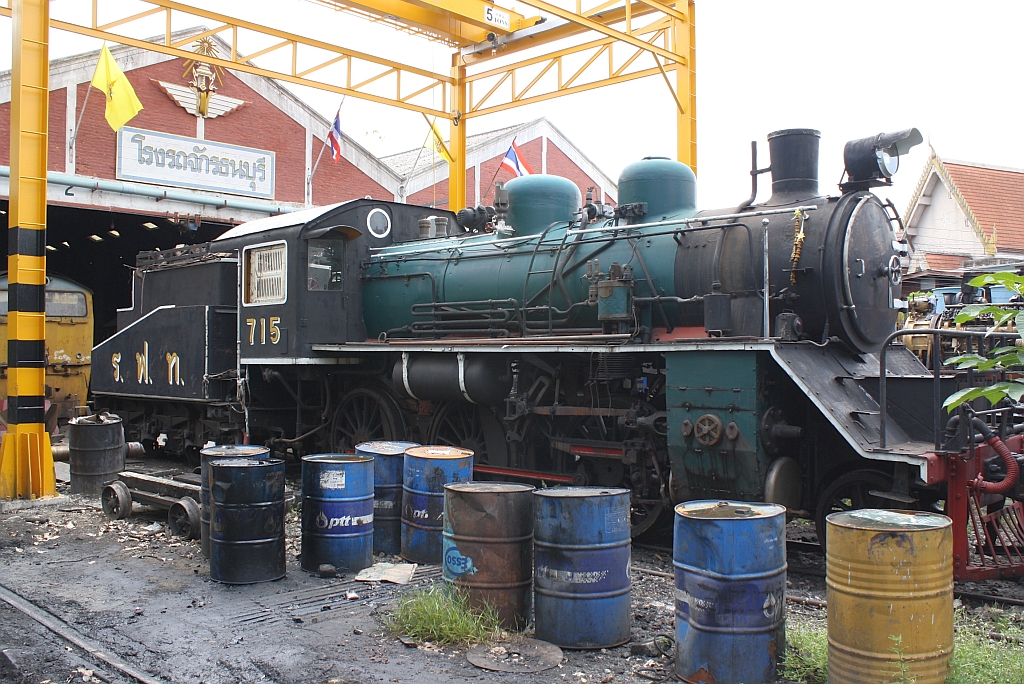 SRT 715 (ex JNR C56.17, 1'C-h2, Nippon Sharyo, Bauj. 1935, Fab.Nr. 374) betriebsfähig abgestellt im Depot Thon Buri am 19.Mai 2012.