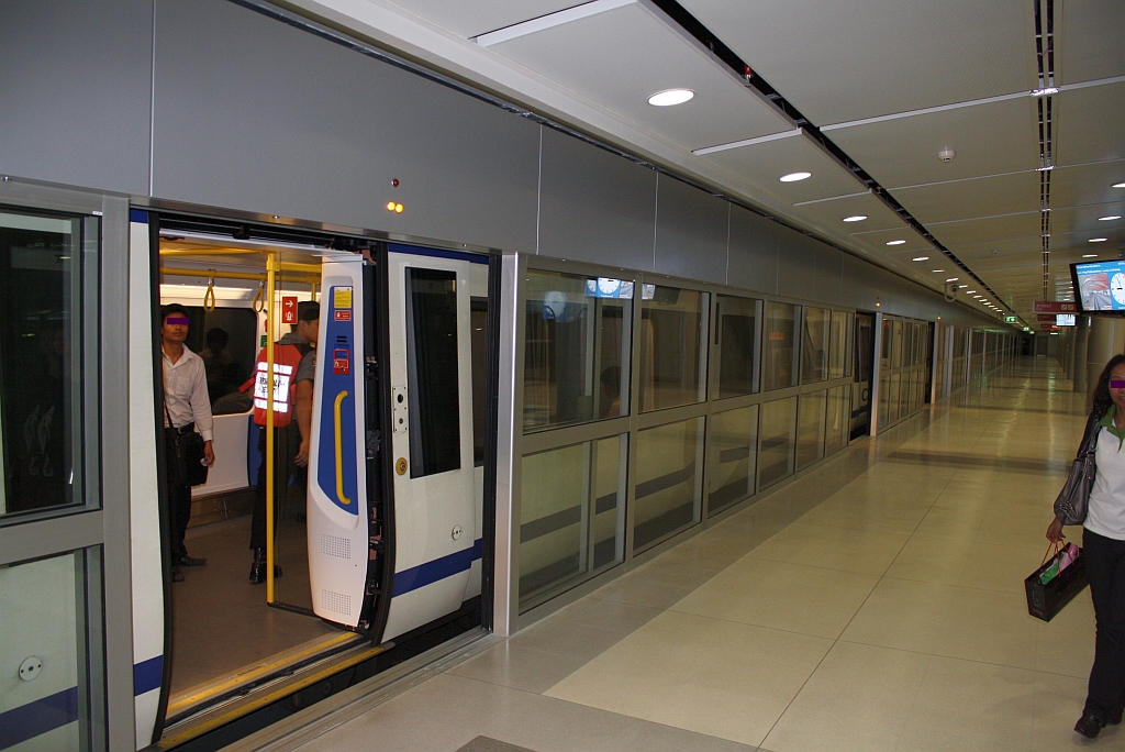 SRTET (State Railway of Thailand Electro Train) Station Suvarnabhumi am 24.August 2010