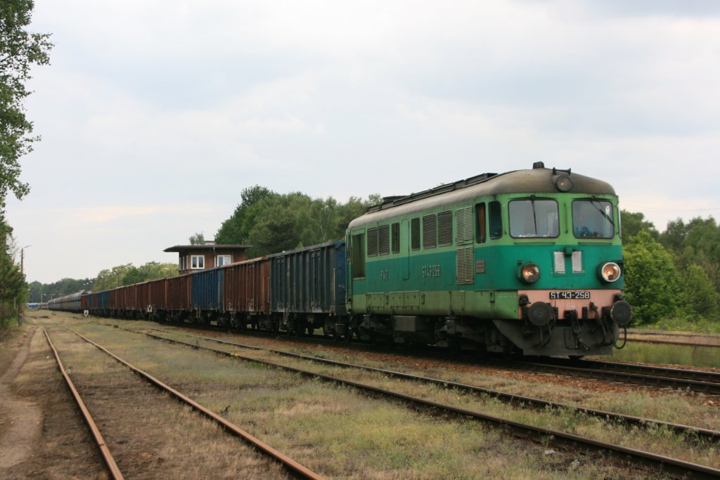 ST 43-258 am 17.05.2011 im PKP Bahnhof Gubin