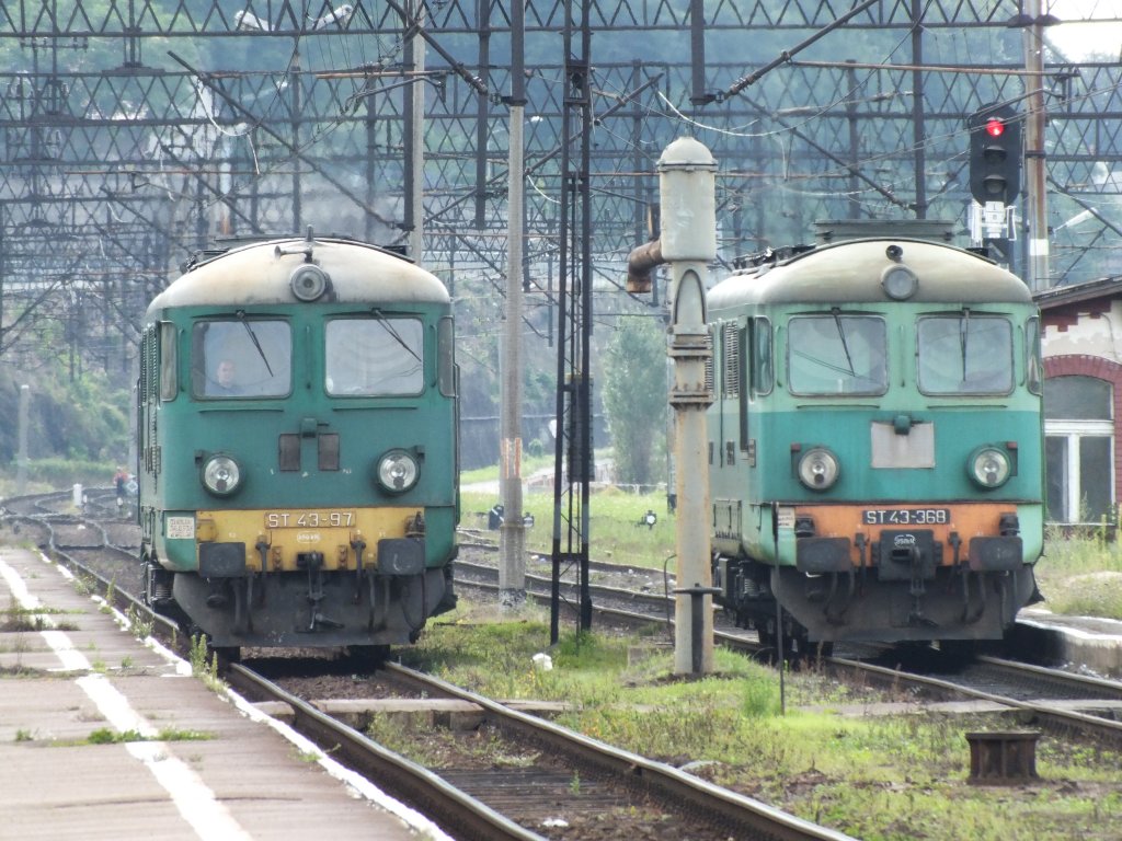 ST 43-97 und ST 43-368 rangieren im Bahnhof Klodzko Gl. (04.08.11)