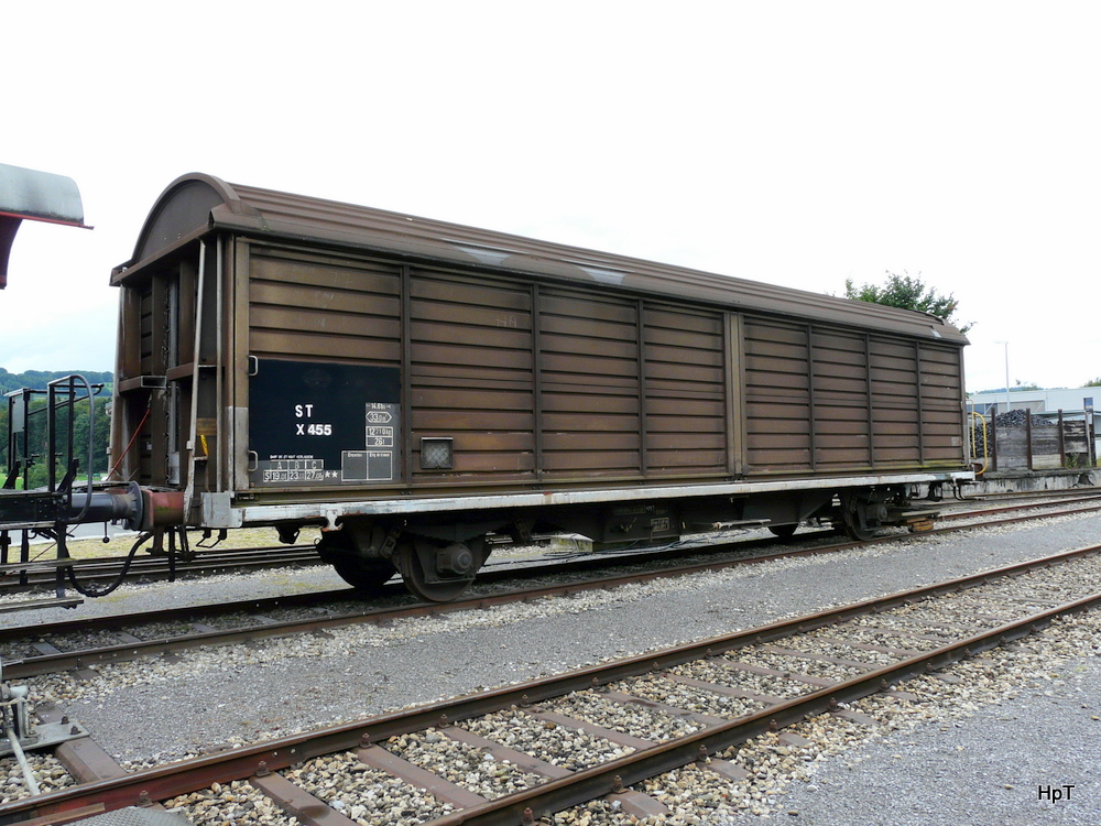 ST - Diesnstwagen X 455 abgestellt im Bahnhofsareal von Triengen am 28.08.2010