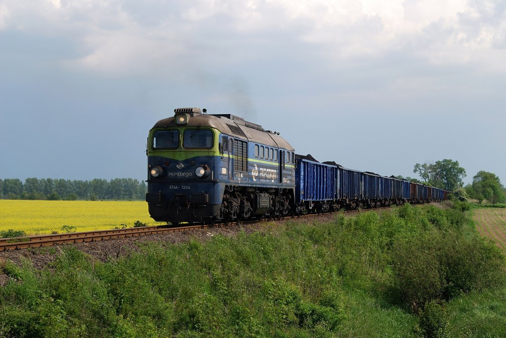 ST44-1204 (PKP Cargo) mit Kohlezug bei Lubomia (20.05.2011)