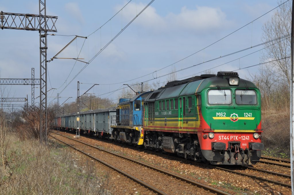 ST44 PTK-1241 mit einem IC bei Katowice-Załęże in richtung Katowice Głwny (14.04.2012)
