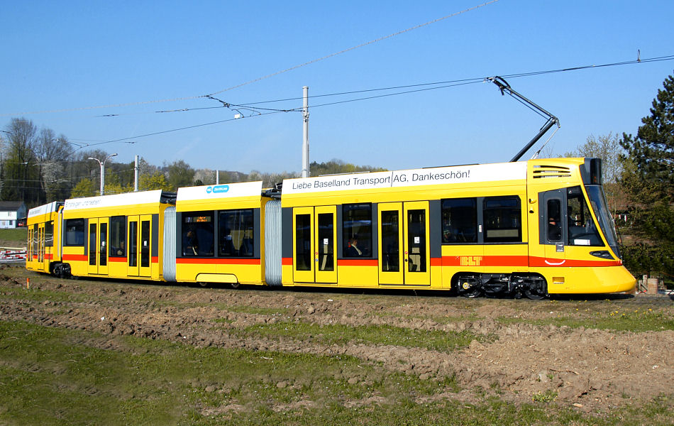 Stadler Bussnang AG Stadler Rail Group Tangotram Test-Tram VBZ
Fredy 15.04.2009 Zrich-Stettbach

