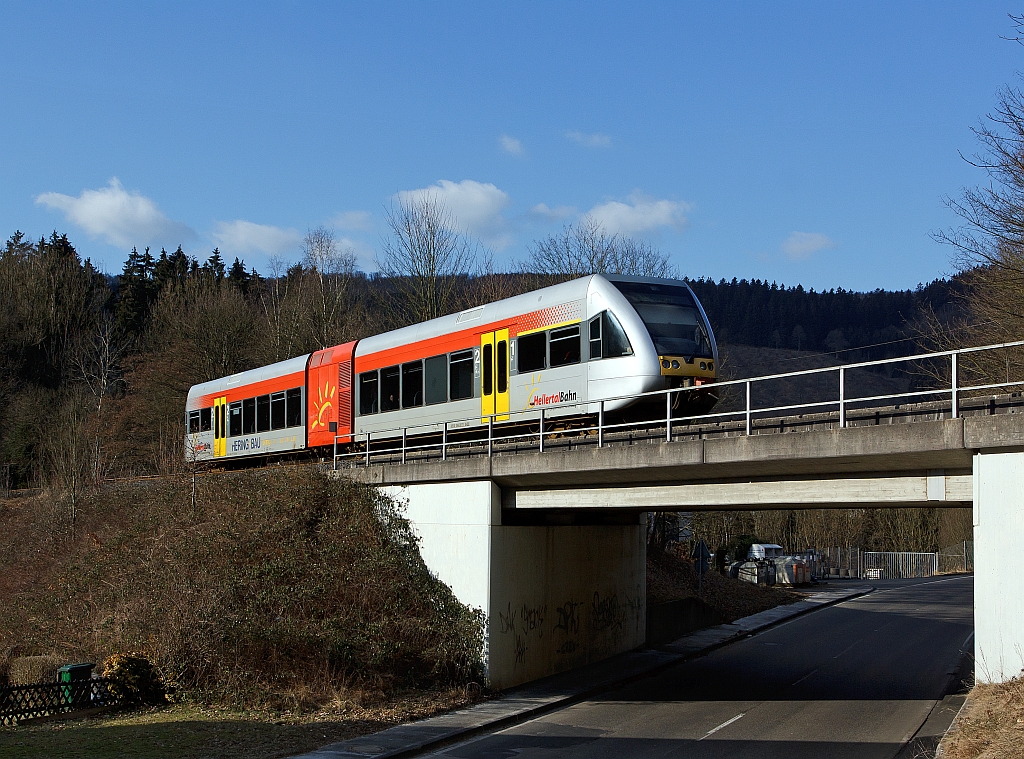 Stadler GTW 2/6 der Hellertal fhrt am 04.02.2011 vom Haltepunkt Herdorf-Knigsstollen weiter Richtung Betzdorf/Sieg.
