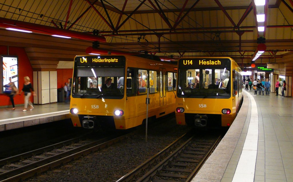 Stadtbahnen DT8.9 3215/3216 und 3233/3234 im U-Bahnhof Rotebhlplatz-Stadtmitte
am 19.05.2012