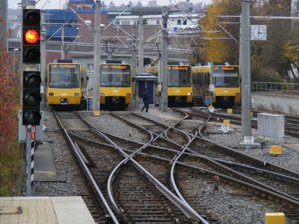 Stadtbahnendhaltestelle in Stuttgart-Vaihingen. Alle 4 dort verkehrenden Linien der Stuttgarter Straenbahnen AG (SSB) stehen eintrchtig nebeneinander und zur Abfahrt bereit. Aufnahme vom 13. November 2012.