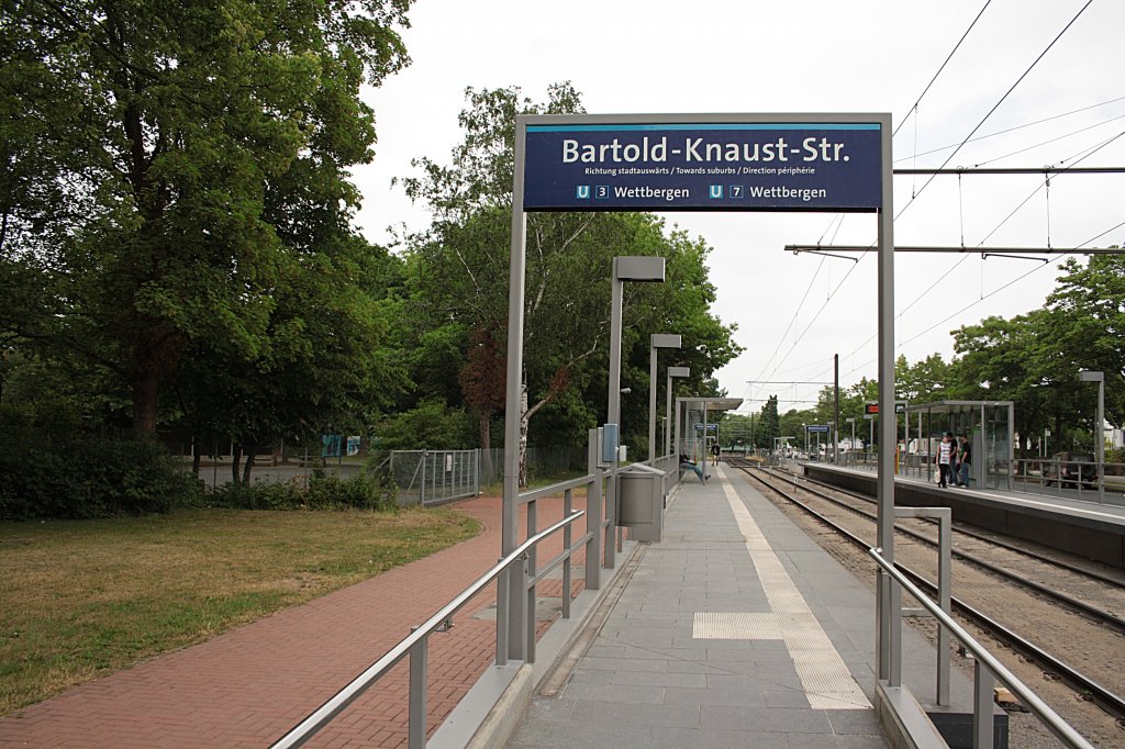 Stadtbahnhaltestelle  Barthold-Knaustra�e , in Hannover/Oberricklingen), am 07.06.2011.