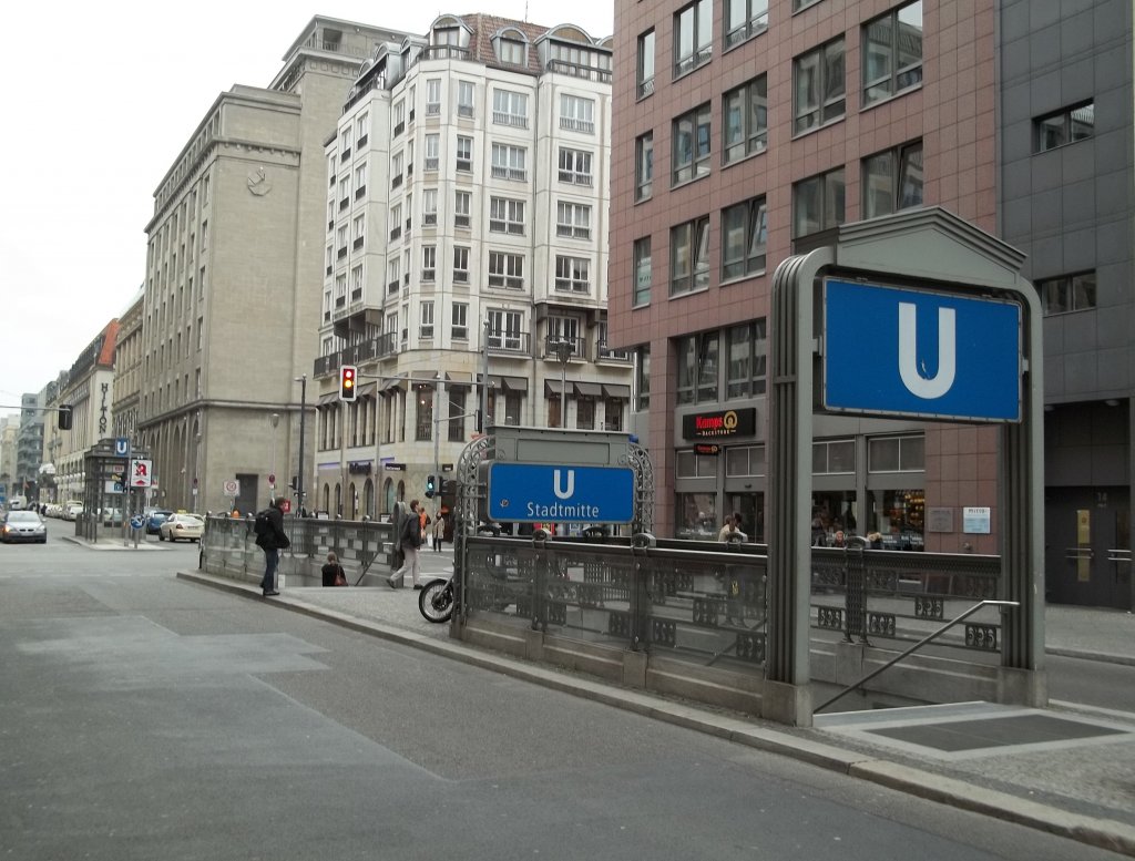 Stadtmitte, Station von U 2 und U 6, Eingang zur U 2 Mohrenstrae (22.03.2012)