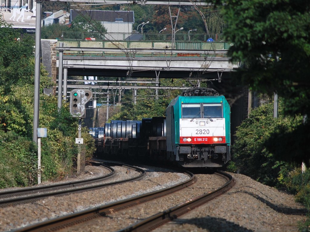 Stahlzug mit HLE 2820 auf Linie 41 bei Jupille, in Richtung Kinkempois (27. September 2009)