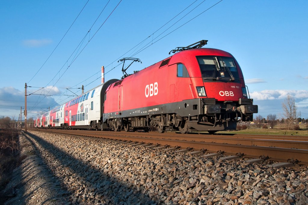 Standardverkehr auf der Nordwestbahn Richtung Wien. R 2245 fhrt von Retz nach Payerbach-Reichenau. Korneuburg, Ende Jnner 2012.
