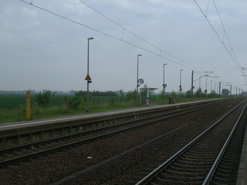 Station Altenwillershagen ist gleichzeitig auch Kreuzungsbahnhof auf der eingleisigen Strecke Stralsund-Rostock.Aufgenommen am 20.Mai 2013