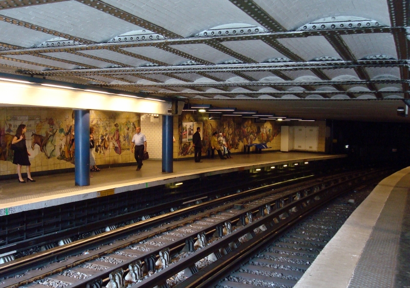 Station Bastille der Metro-Linie 1 - mit Wandbildern zur Franzsischen Revolution. 15.7.2009