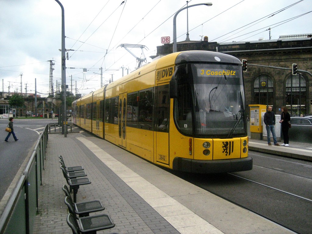 Station DD.-Bahnhof Neustadt am 28.08.2012.
NGT D 12 DD - 2842 - auf der Linie 3 nach
Coschtz.