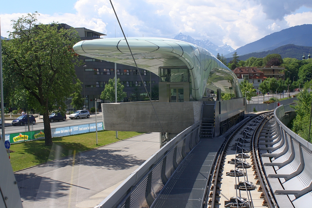 Station Lwenhaus der neuen Hungerburgbahn am 22.Mai 2011.

