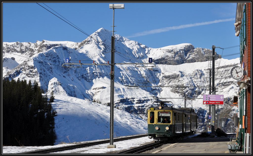 Station Wengernalp mit dem nachfolgenden zweiten Zug mit der Nummer 108. (13.11.2012)