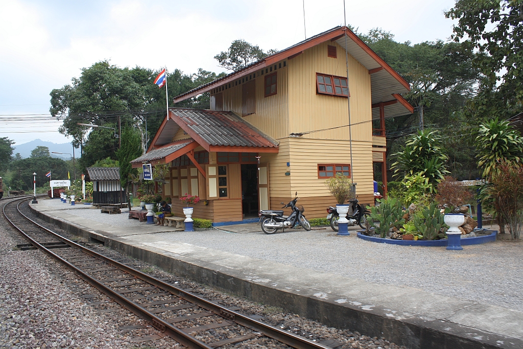 Stationsgebude des Bf. Mae Tan Noi am 10.Jnner 2011. 

