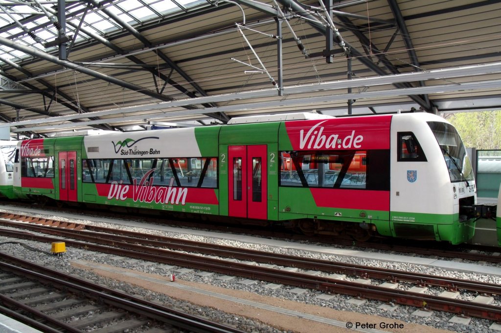STB 650 521-7 VT 121 der Sd-Thringen-Bahn mit Werbung fr den Swarenhersteller Viba, fotografiert im Hbf. Erfurt am 14.04.2012