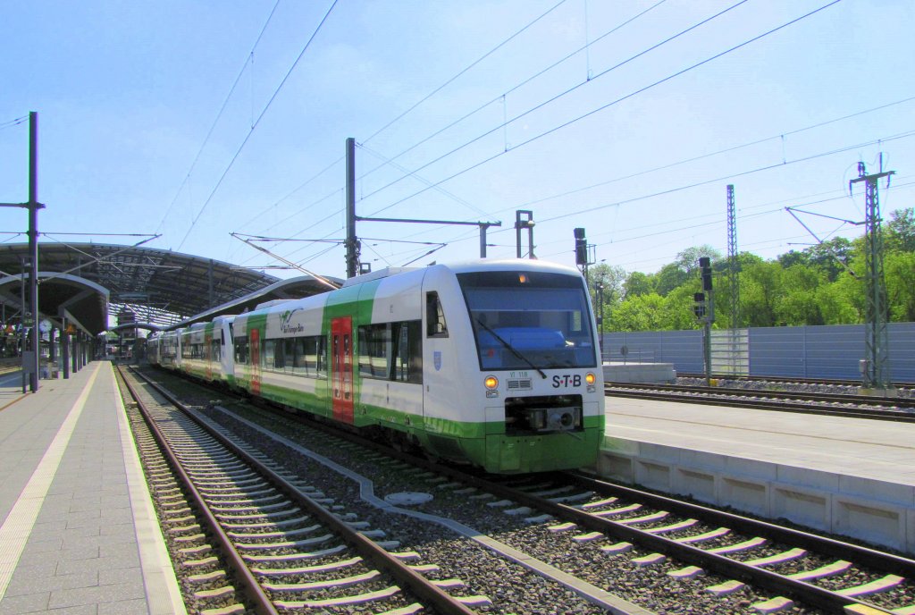 STB VT 118 + VT 106 + VT 122 + VT 104 als STB 82975 und EB 82793 nach Meiningen und Ilmenau, in Erfurt Hbf. Zugteilung erfolgt in Plaue(Thr); 22.05.2010