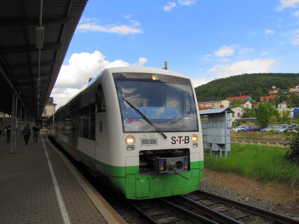 STB VT 120 (95 80 0650 520-9 D-STB) als STB 82978 nach Erfurt Hbf, bei der Ausfahrt in Meiningen
