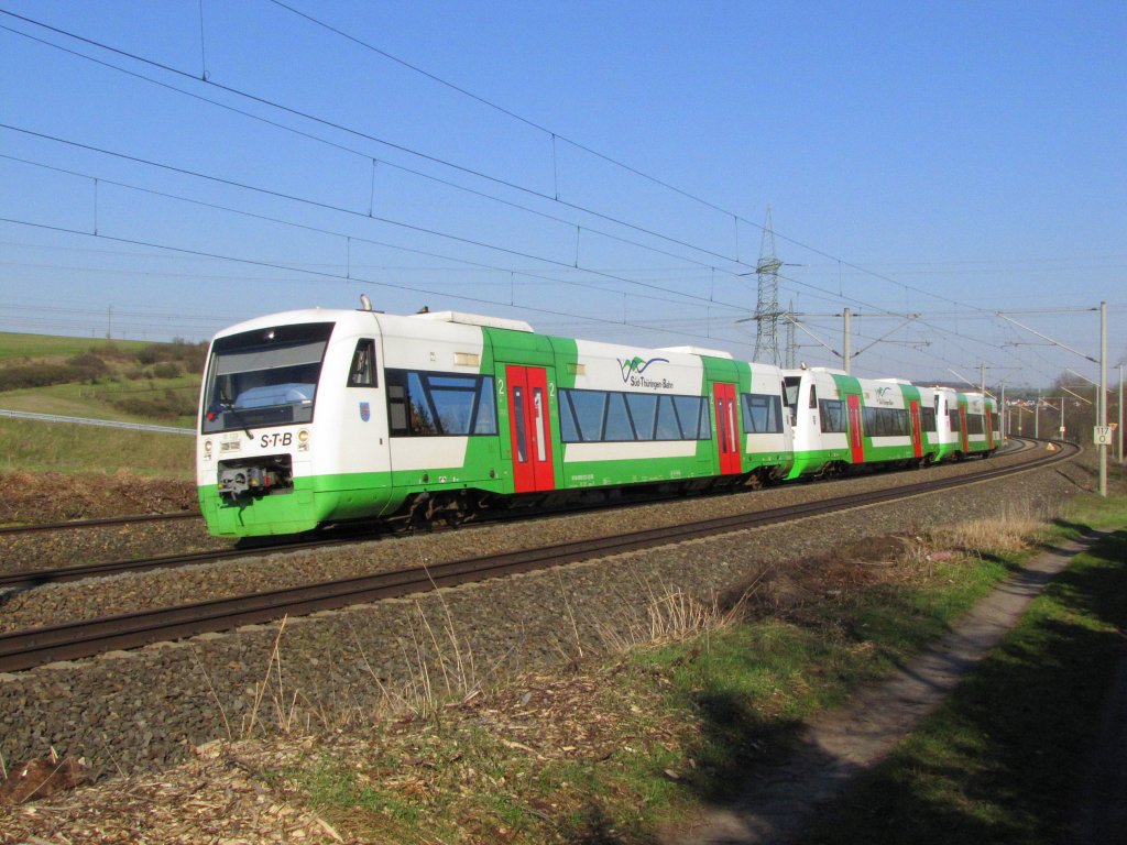 STB VT 123 + VT xxx + VT 109 als STB 82981 + EB 82805 von Erfurt Hbf nach Meiningen und Ilmenau, bei Ingersleben; 07.04.2010
