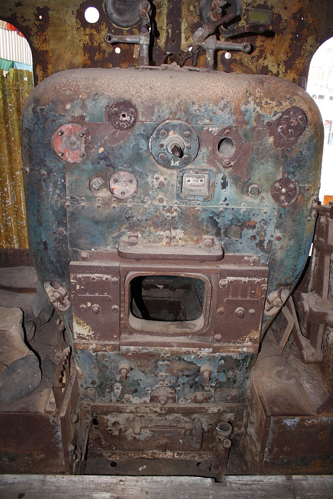 Stehkessel der 175 (2'C, NBL - Hyde Park, Bauj. 1919, Fabr.Nr. 21758). Die Lok ist aufgestellt beim Zugang zum War Museum & Art Gallery, gleich bei der Saphan Kwai Yai Station. - Bild vom 12.März 2012. 

