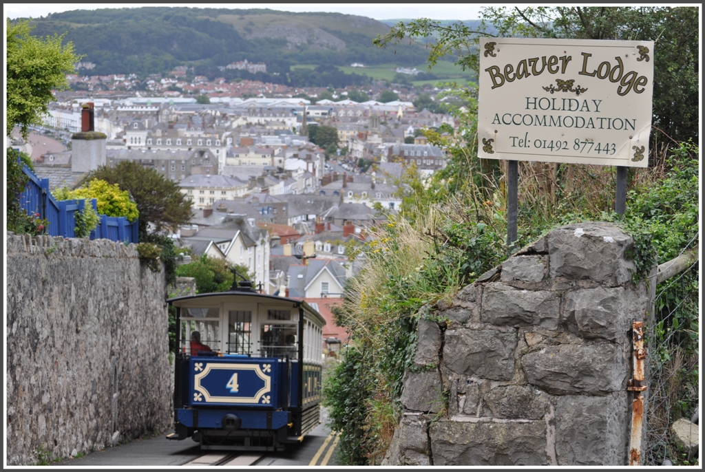 Steil gehts hinauf auf den Great Orme ber dem walisischen Seebad Llandudno, das ber eine Unzahl von Hotels, Lodges und B&B`s verfgt. (13.08.2011)