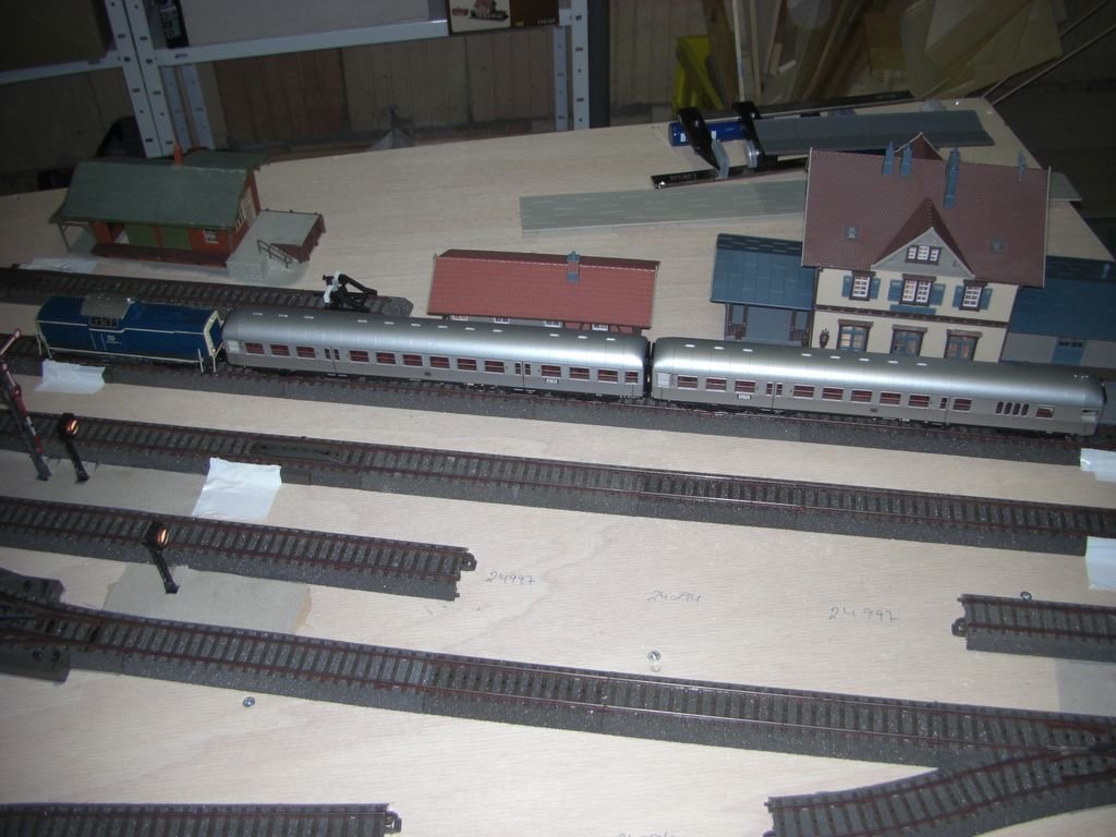 Stellprobe fr den Bahnhof Gglingen sowie der Testzug bestehend aus Silberlingen und einer BR 212