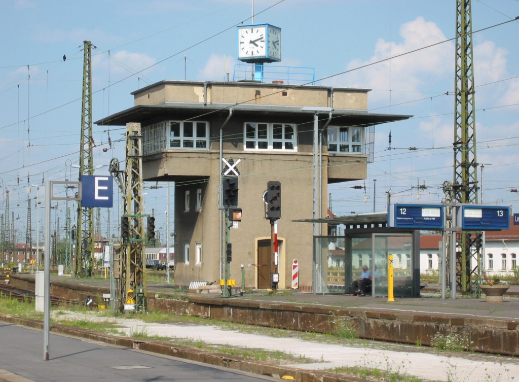 Stellwerk in Leipzig Hauptbahnhof.  3/8/2004 Foto.