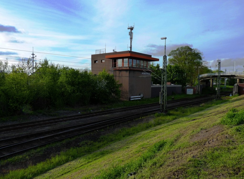 Stellwerk Nf in Nordenham am 14.05.2010 - Blick in Richtung Norden