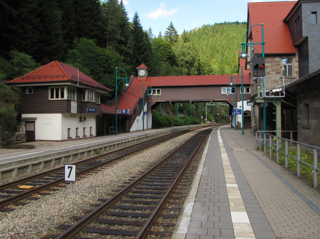 Stellwerk Of und die Bahnhofs�berf�hrung in Oberhof (Th�r); 04.09.2010