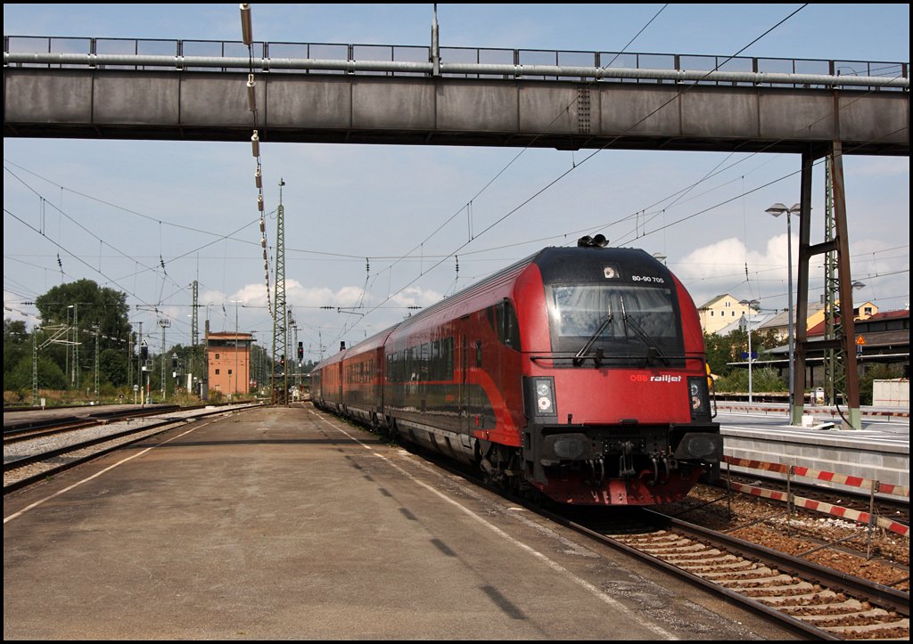 Steuerwagen 80-90 705  Spirit of Europe  und die Schiebelok 1116 210  Spirit of Budapest  sind als RJ 65 nach Budapest-Keleti pu unterwegs. (09.08.2009)