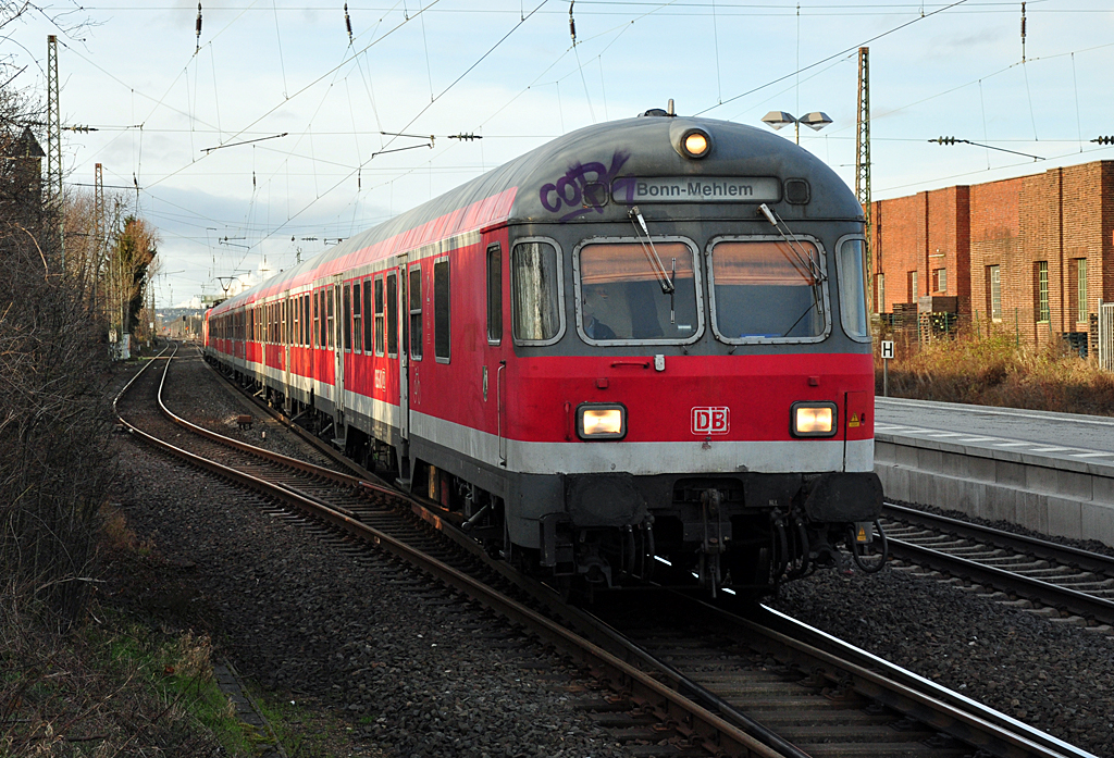 Steuerwagen des RB 48 (Rhein-Wupper-Bahn) nach Bonn-Mehlem bei der Einfahrt in den Bf Sechtem - 15.12.2012