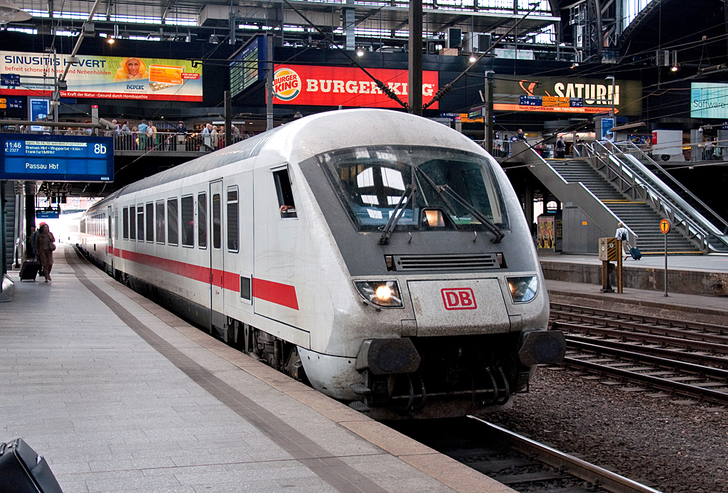 Steuerwagen IC im Hauptbahnhof Hamburg (Hamburg - Passau ber Kln) - 15.07.2013