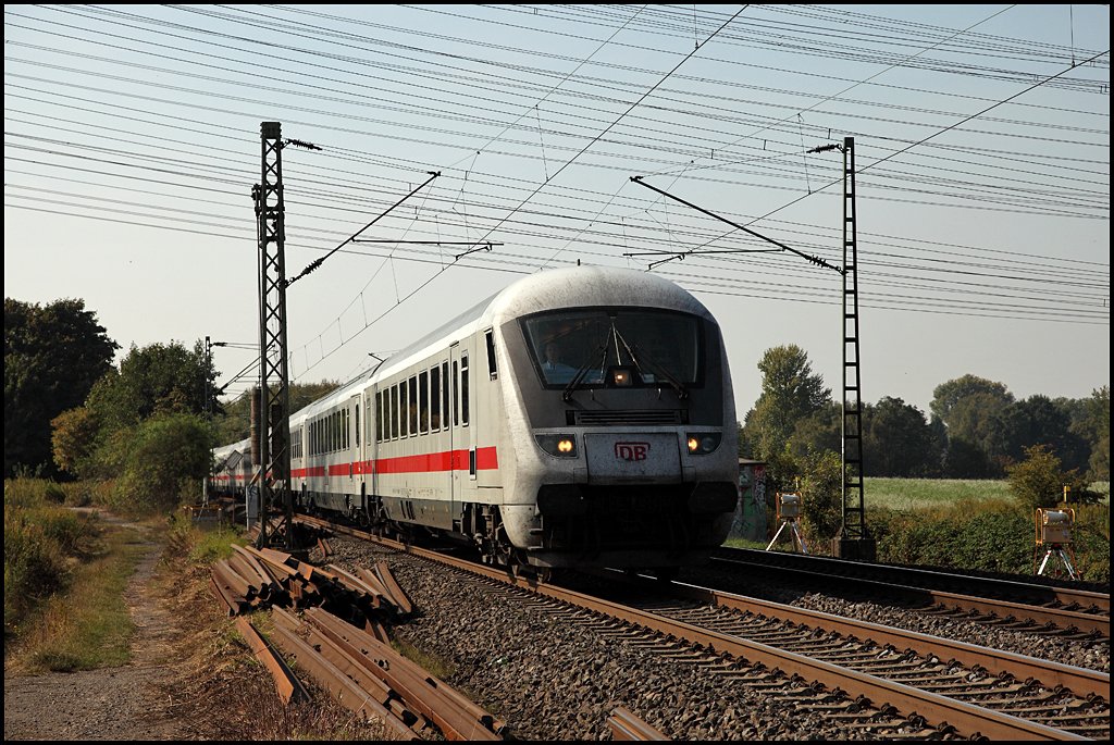 Steuerwagen vorraus ist dieser Intercity unterwegs. Es msste der IC 1924 nach Berlin-Sdkreuz sein. (27.09.2009)