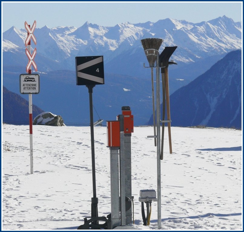 Stilleben auf Alp Grm. noch versinkt noch nicht alles im tiefen Schnee. (11.11.2009)