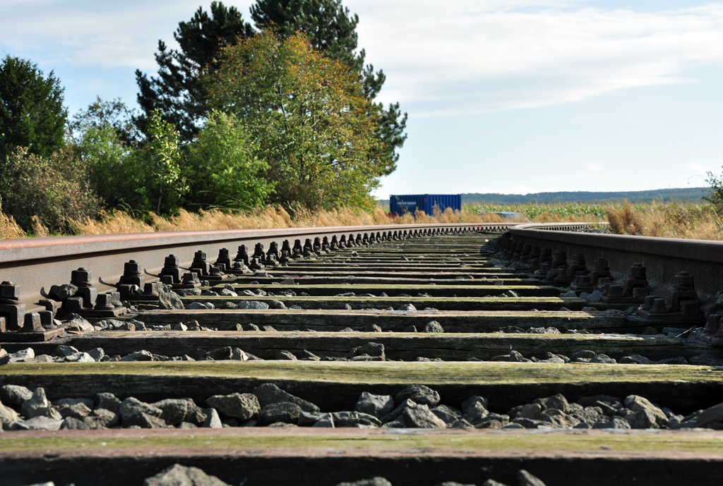 Stillgelegtes  Nato-Gleis  zwischen Euskirchen und Rheinbach. Im Zuge der Beendigung des  Kalten Krieges  als Zubringer fr ein Benzindepot nicht mehr bentigt. 10.10.2011